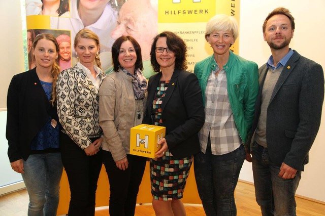 Präsentiert wurde der Fachschwerpunkt „Kindergesundheit“ von Evelyn Gumpinger und den Vertretern des Hilfswerks Salzburg Nathalie Kohl, Silvia Deutschmann, Daniela Gutschi, Monika Noppinger  und Manfred Feichtenschlager | Foto: Hilfswerk Salzburg