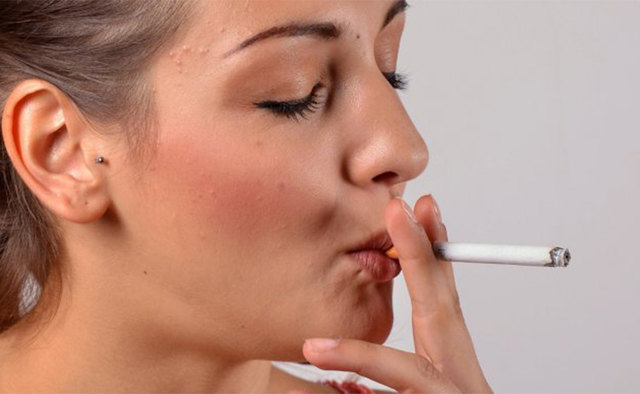 Wer lange Jahre raucht, kann damit eine Lungenerkrankung mit Atemnot (COPD) auslösen.