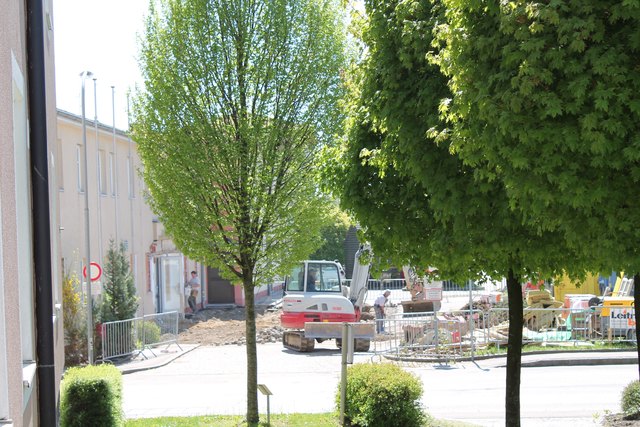 Derzeit wird die Halle 1 erweitert, das Dach erneuert und das Eingangsfoyer umgebaut. Es entstehen neue Garderoben und WC-Anlagen.