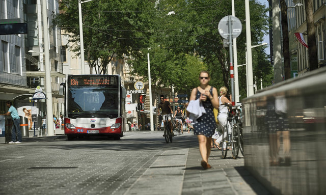Nicht optimal für die Wiener, findet man in der Arbeiterkammer: Die derzeitige Linienführung des 13A. | Foto: Johannes Zinner/Wiener Linien