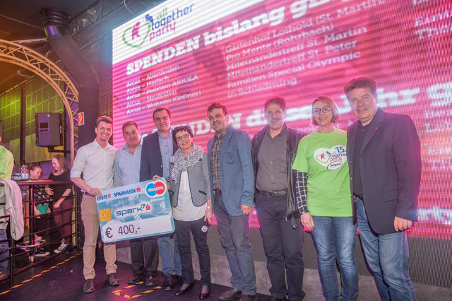 Norbert Hofer (Sparkasse), Bürgermeister Erich Sachsenhofer (Niederwaldkirchen), Landesabgeordneter Georg Ecker, Elisabeth Eckerstorfer (Lebenshilfe), Vizebürgermeister Karl Leitner (St. Martin), Bürgermeister Engelbert Pichler (St. Peter), Vizebürgermeis | Foto: Foto: Empire