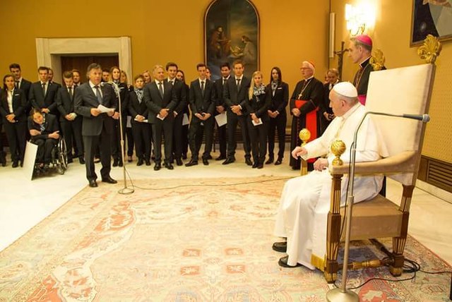 Markus Salcher (3.v.l.) bei der Audienz als ein Vertreter der ÖSV Behindertensportler | Foto: KK