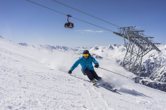 238 bestens präparierte Pistenkilometer, 45 Liftanlagen mit einer Gestamtbeförderungskapazität von 93.000 Personen pro Stunde erwaten die Gäste in der Silvretta Arena Ischgl/Samnaun noch bis zum 1. Mai 2016. | Foto: TVB Paznaun-Ischgl