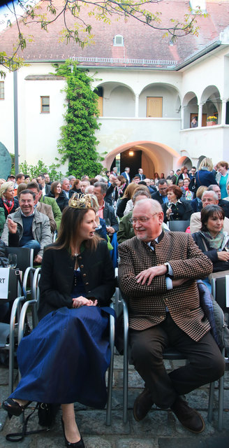 Die Königin und ihr Präsident: die niederösterreichische Weinkönigin Christina Hugl und  Weinbaupräsident Franz Backknecht.