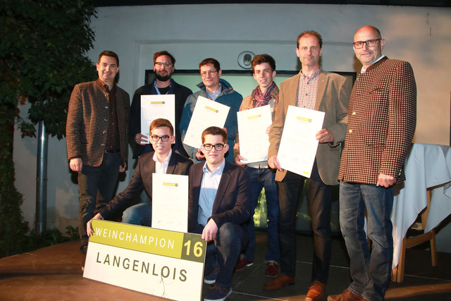 Die Championwinzer vom Frühjahr 2016. Hinten von links: Wolfgang Schwarz (Ursin-Haus), Alwin Jurtschitsch, Norbert Rosner, Michael Gruber, Günther Brandl und Obmann Weinbauverein Erich Kroneder - vorn Niki und Johannes Haimerl.