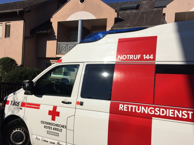 Die Rettung musste ausrücken. Eine zehnjährige wurde in Ferlach von einem Hund gebissen