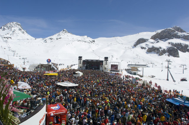 Weltstars, wie Robbie Williams, Elton John, Rihanna, Katie Perry, Kylie Minogue uvm, rockten bereits die Idalp hoch über Ischgl. Am 30. April 2016 gastieren die Rockgiganten MUSE auf der Top of the Mountain Concert Bühne. | Foto: TVB Paznaun-Ischgl