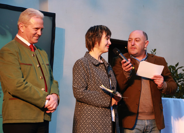 Bürgermeister Hubert Meisl, Stadträtin Brigitte Reiter und Rudi Roubinek im Gespräch über "Kultur in Langenloiser Höfen".