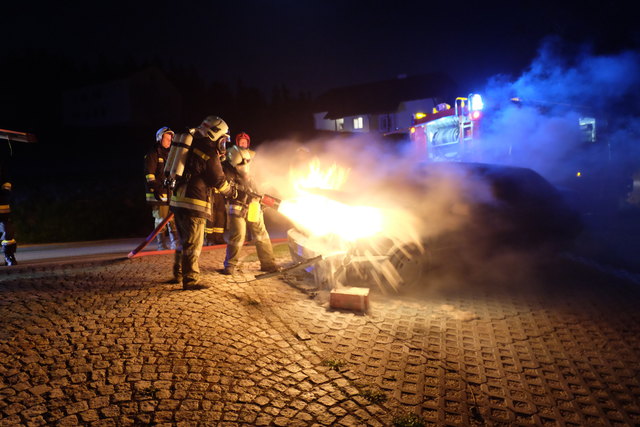 Der Brand konnte durch die gute Zusammenarbeit der verschiedenen Einsatzorganisationen rasch unter Kontrolle gebracht werden. | Foto: Foto: Feurwehr der Stadt Rohrbach