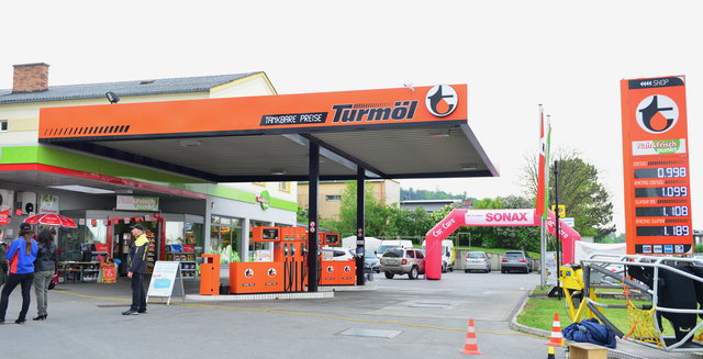 Neuübernahme TURMÖL Tankstelle Hainburg 2016 04 23 - Bruck an der Leitha