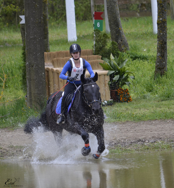 Natascha Spindler und Paula im Gelände | Foto: Edith Jungreithmaier