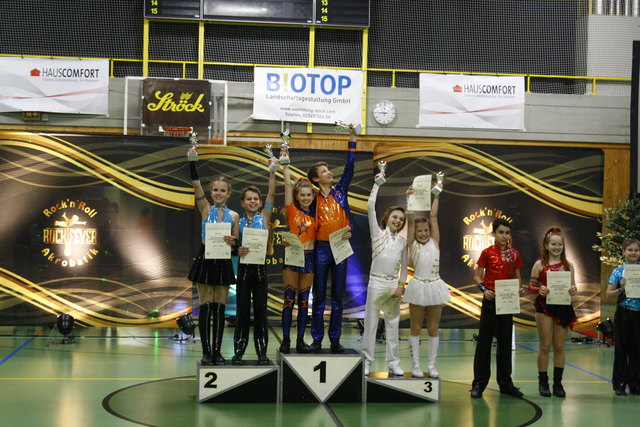 Louisa Vonbank und Nikolaus Schindl wurden Erste des Schülerturniers und Wiener Meister.