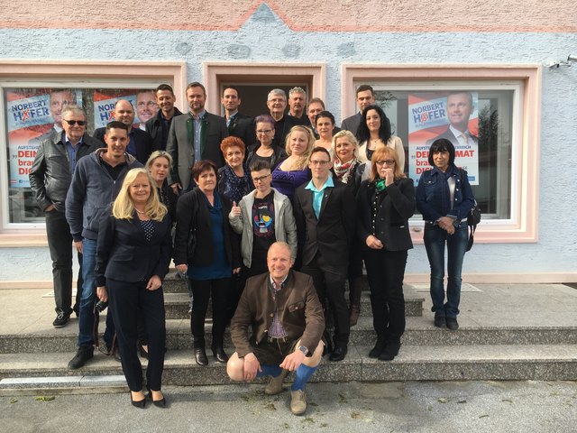 Die Bezirks-FPÖ feierte den Wahlerfolg schon im neuen Büro, das am Samstag feierlich eröffnet wird. | Foto: KK