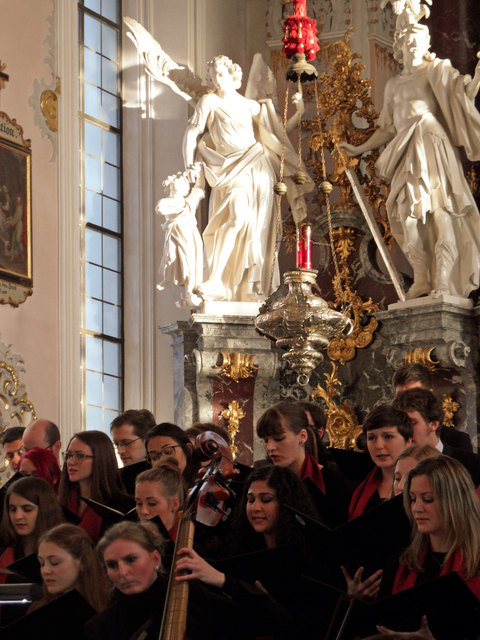 BASSISTIN - CHOR - HEILIGE