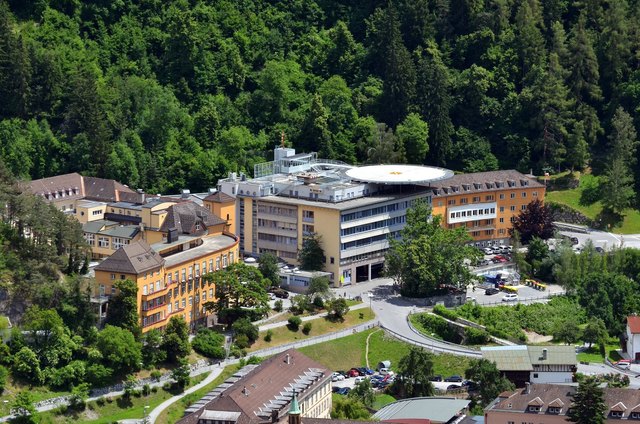 Das Krankenhaus St. Vinzenz Zams modernisiert seine Energieversorgung. Aus diesem Grund bleiben am 26. und 27. April die Ambulanzen geschlossen. | Foto: Josef Saurwein