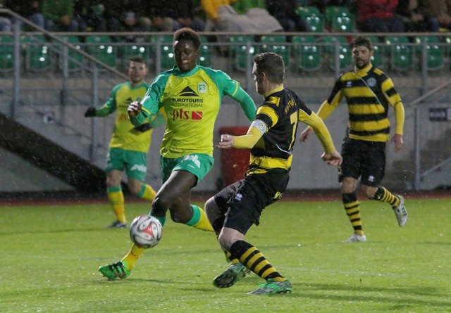 Kitzbühel mit Martin Boakye (links) nahm mit dem SV Telfs die letzte Hürde ins Tiroler Cup-Finale