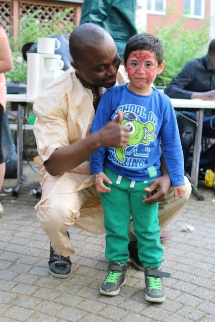 Auch Kinder werden bemalt | Foto: Nikolaus Heger