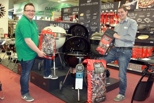 Gerhard und Martin vom Weber World Shop freuen sich auf Sie. | Foto: Lagerhaus Zwettl