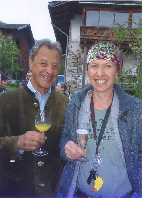 Bgm. a. D. Walter Freiberger und Künstlerin Resi Innerhofer (KuhArt)