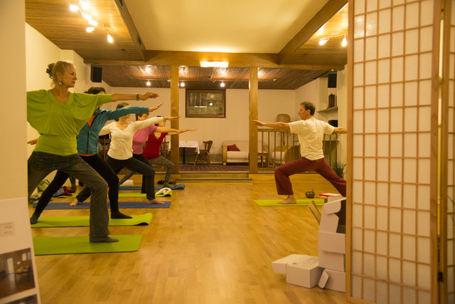 Yoga mit Mag. Lutz Mosbauer