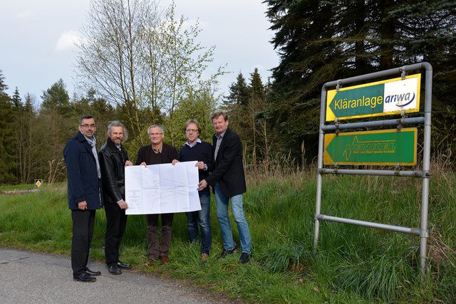 Stadtrat Thomas Lebersorger, Stadtrat Martin Litschauer, Bürgermeister Robert Altschach, Geschäftsführer der Firma Henkel, August Böhm und Vizebürgermeister Gottfried Waldhäusl | Foto: privat