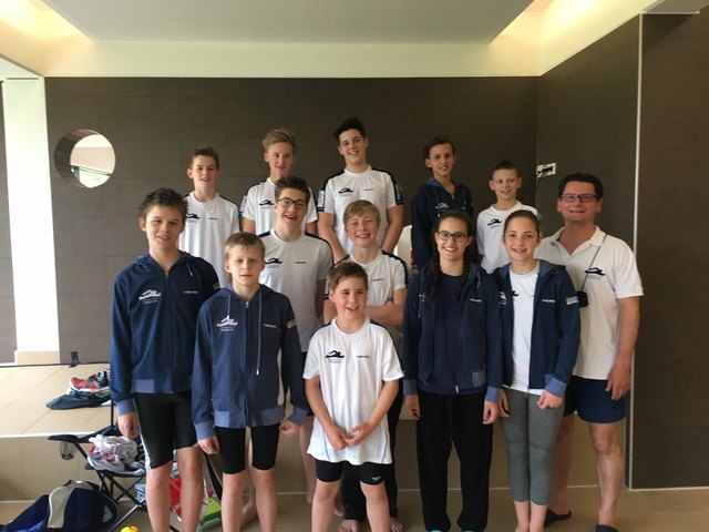 Die Vöcklabrucker Mannschaft mit Trainer Stephan Part