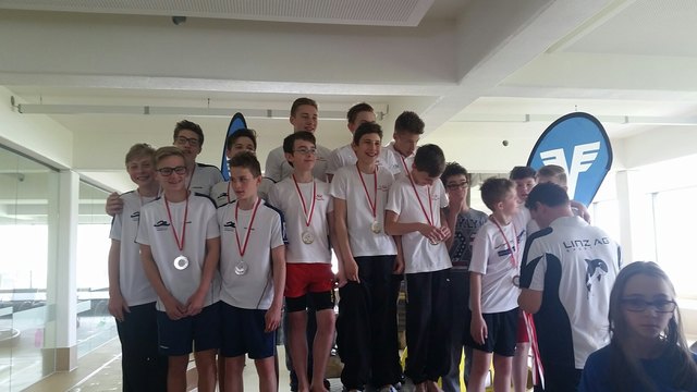 Zweiter Platz für die Vöcklabrucker Schülermannschaft (links)