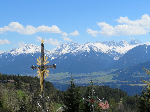 Auch vom Friedhof in Reith bietet sich ein wunderbarer Blick Richtung Süden