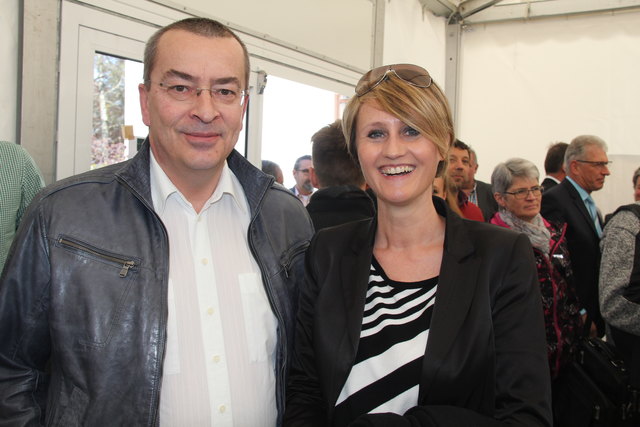 Sie kamen gerne zur Eröffnung: BH Konrad Geisler und BH Katharina Rumpf, derzeit in der Babypause.