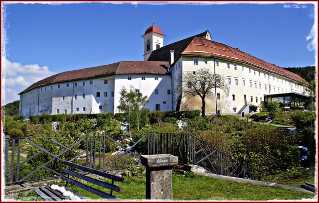 http://www.stift-stgeorgen.at/site/de/dasstift    Stift St. Georgen am Längsee.   https://de.wikipedia.org/wiki/Stift_St._Georgen