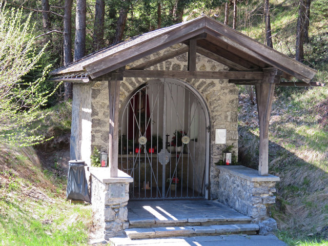 Schon im 17.Jahrhundert stand an dieser Strecke zwischen Inntal und Seefelder Plateau eine Fuhrmannskapelle. Im Zuge der Erweiterung der Zirler- Berg-Straße wurde 1955/56 die alte, bereits baufällige Kapelle abgetragen und von diesem Neubau ersetzt