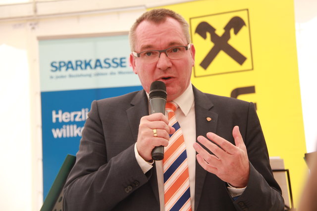 LR Johannes Tratter eröffnete die Wirtschaftsmeile offiziell.