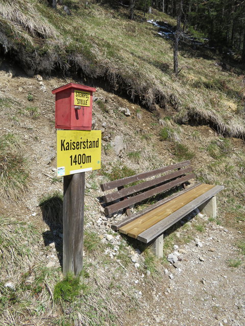 Hier hat jemand großzügig aufgerundet, denn der Aussichtspunkt "Kaiserstand" liegt tatsächlich auf nur 1323m Seehöhe