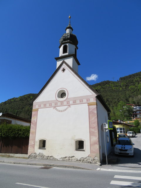Die Kapelle zum Heiligen Pankratius steht im zu Zirl gehörenden Weiler Eigenhofen direkt an der alten Inntalstraße. Sie stammt aus dem 16.Jahrhundert und wurde im 18.Jahrhundert erweitert