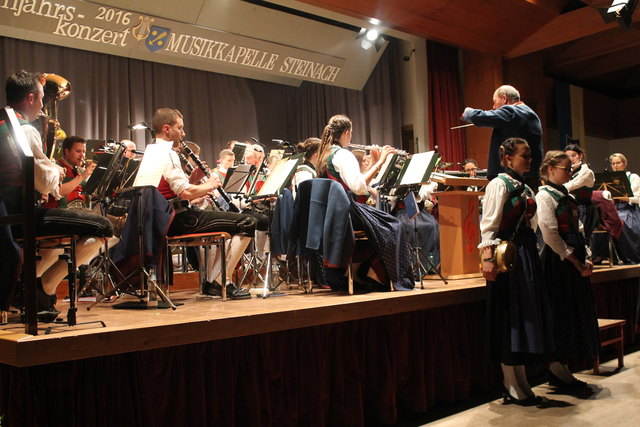 Vor vollem Saal überzeugte die MK Steinach beim diesjährigen Frühjahrskonzert unter dem Motto "Solo – Ensemble – Tutti". | Foto: Demir