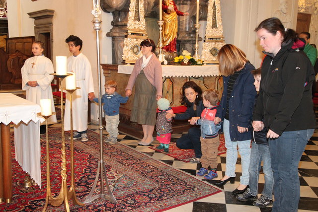 Das Vater unser wurde im Rund um den Altar gesprochen