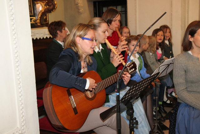 Die Musikgruppe mit Stefanie Gollob, Claudia Ronegg und Maria Sommer (v.l.)