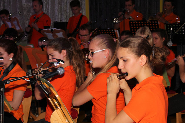 Die "Brass Hoppers" gaben in der Turnhalle Mooskirchen ein feines Konzert. | Foto: Cescutti