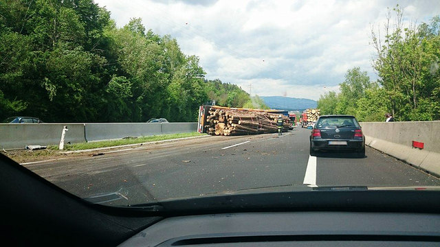 Die Stüdautobahn (A2) ist derzeit in Fahrtrichtung Wien gesperrt | Foto: KK/Leser