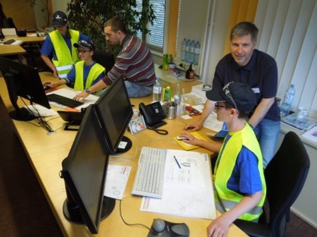 Großes Interesse der NMS-Schüler herrschte bei den verschiedenen Firmen. | Foto: ABV Metall