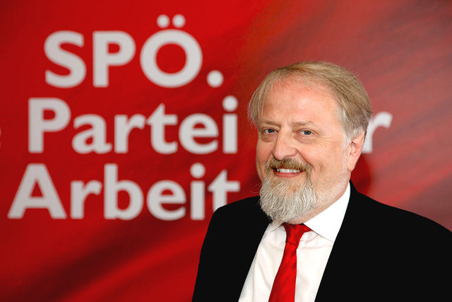 SPÖ-Bundesgeschäftsführer Gerhard Schmid hält sich zu der Faymann-Nachfolge bedeckt. Gemeinsam mit Michael Häupl bereitet er den Parteitag am 25. Juni vor. | Foto: SPÖ