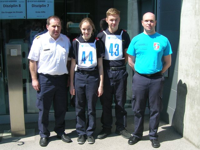 Im Bild von links: 
Kommandant Engelbert Mistelbauer, Stefanie Lang, Kevin Schnait und Thomas Lang. Foto: FF Lichtenau.