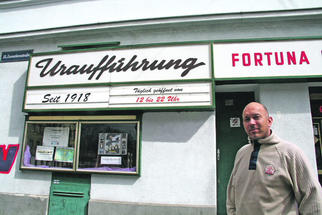 Österreichs zweitältestes Kino ist das Fortuna in der Favoritenstraße, zeigt Kino-Besitzer Mario Adlassnig stolz.