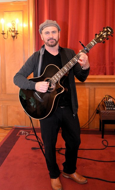 Dave Goodman erhielt mit zwäölf Jahren seinen ersten Gitarrenunterricht