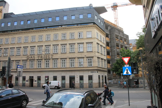 Hotel Das Triest in der Wiedner Hauptstraße - nebenan wird fleißig gebaut.