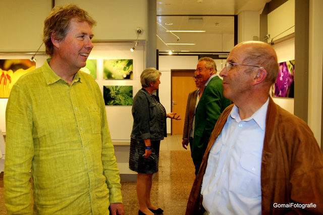 Fotokünstler Norbert Kopf im Gespräch mit Hobbyfotograf Werner Gantschnigg.