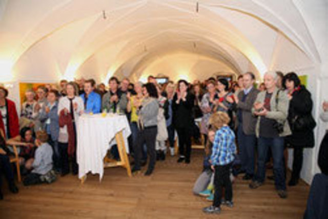 Zur Vernissage waren viele Freunde und Kunstinteressierte erschienen | Foto: Fercher