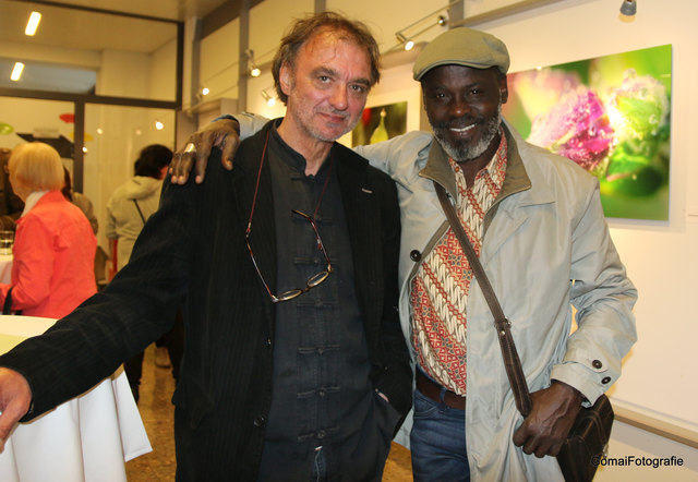 Interessierte Vernissage Besucher.