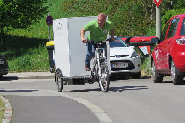 Zu Spitzenzeiten legt Gerhard Dehmer 30 Kilometer pro Tag auf dem Elektro-Lastenrad zurück. Foto: GerRad