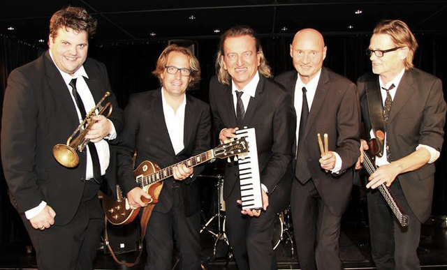 Wer der Markus Linder Blues Band persönlich gratulieren will, muss am 22. Mai in den Blumenpark kommen! | Foto: MLBB